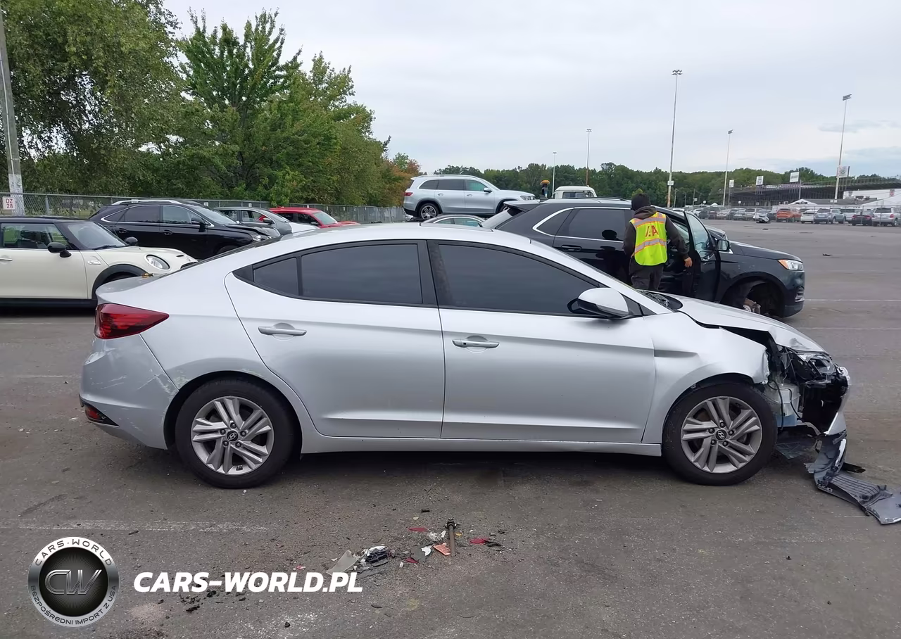 2019 Hyundai Elantra Value Edition VIN:5NPD84LF5KH453764 - 13