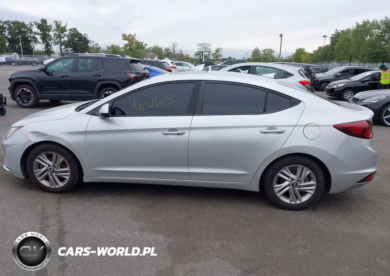 2019 Hyundai Elantra Value Edition VIN:5NPD84LF5KH453764 - 17