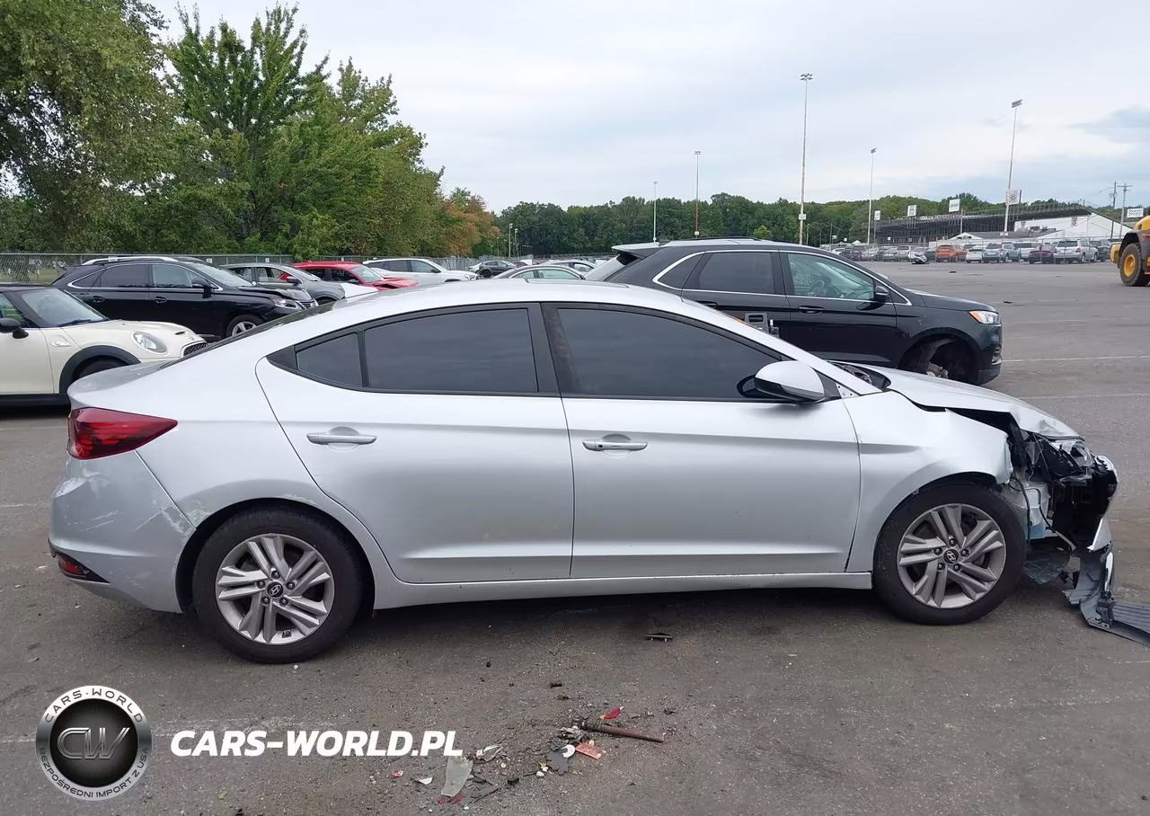 2019 Hyundai Elantra Value Edition VIN:5NPD84LF5KH453764 - 19