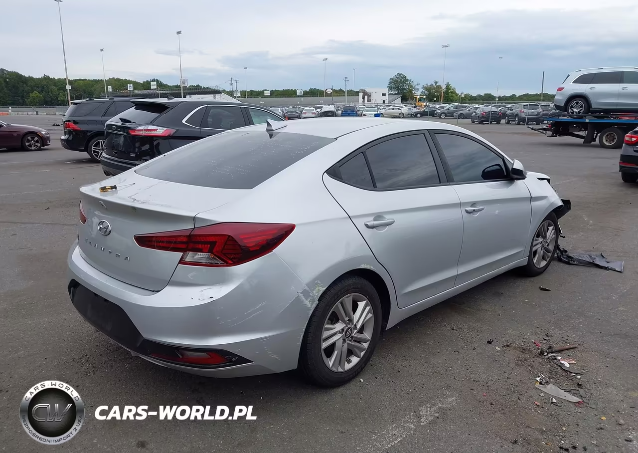 2019 Hyundai Elantra Value Edition VIN:5NPD84LF5KH453764 - 4