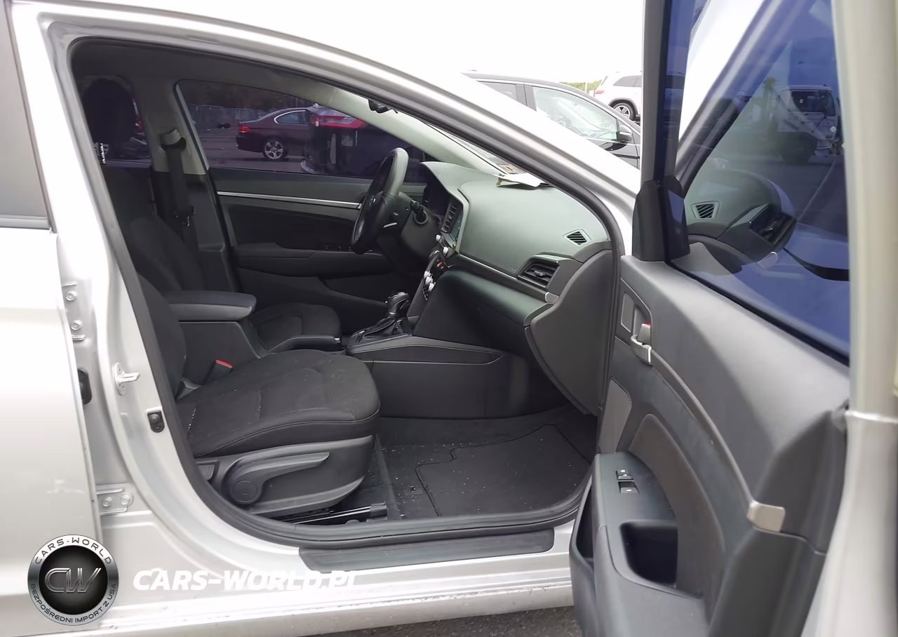 2019 Hyundai Elantra Value Edition VIN:5NPD84LF5KH453764 - 5