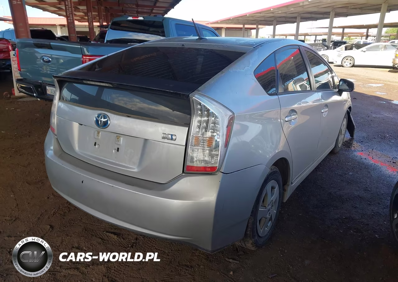 2011 Toyota Prius Three VIN:JTDKN3DU8B5344447 - 4