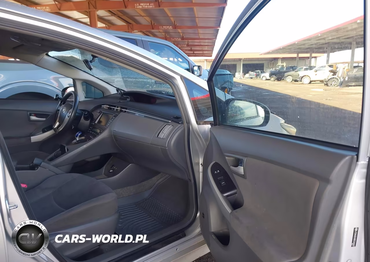 2011 Toyota Prius Three VIN:JTDKN3DU8B5344447 - 5