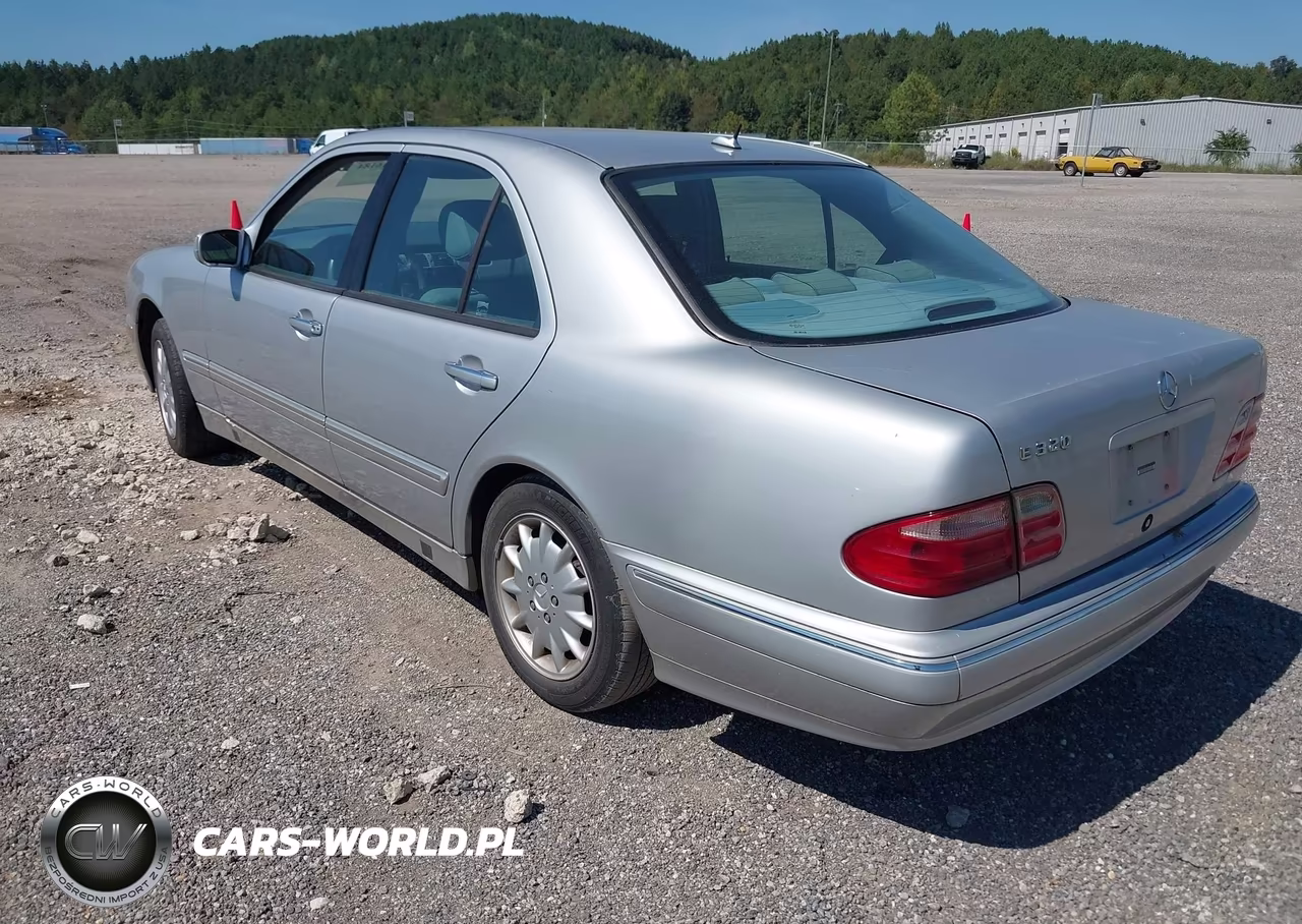 2000 Mercedes-Benz E 320 VIN:WDBJF65J5YB111407 - 3