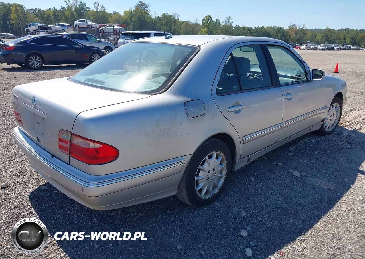2000 Mercedes-Benz E 320 VIN:WDBJF65J5YB111407 - 4