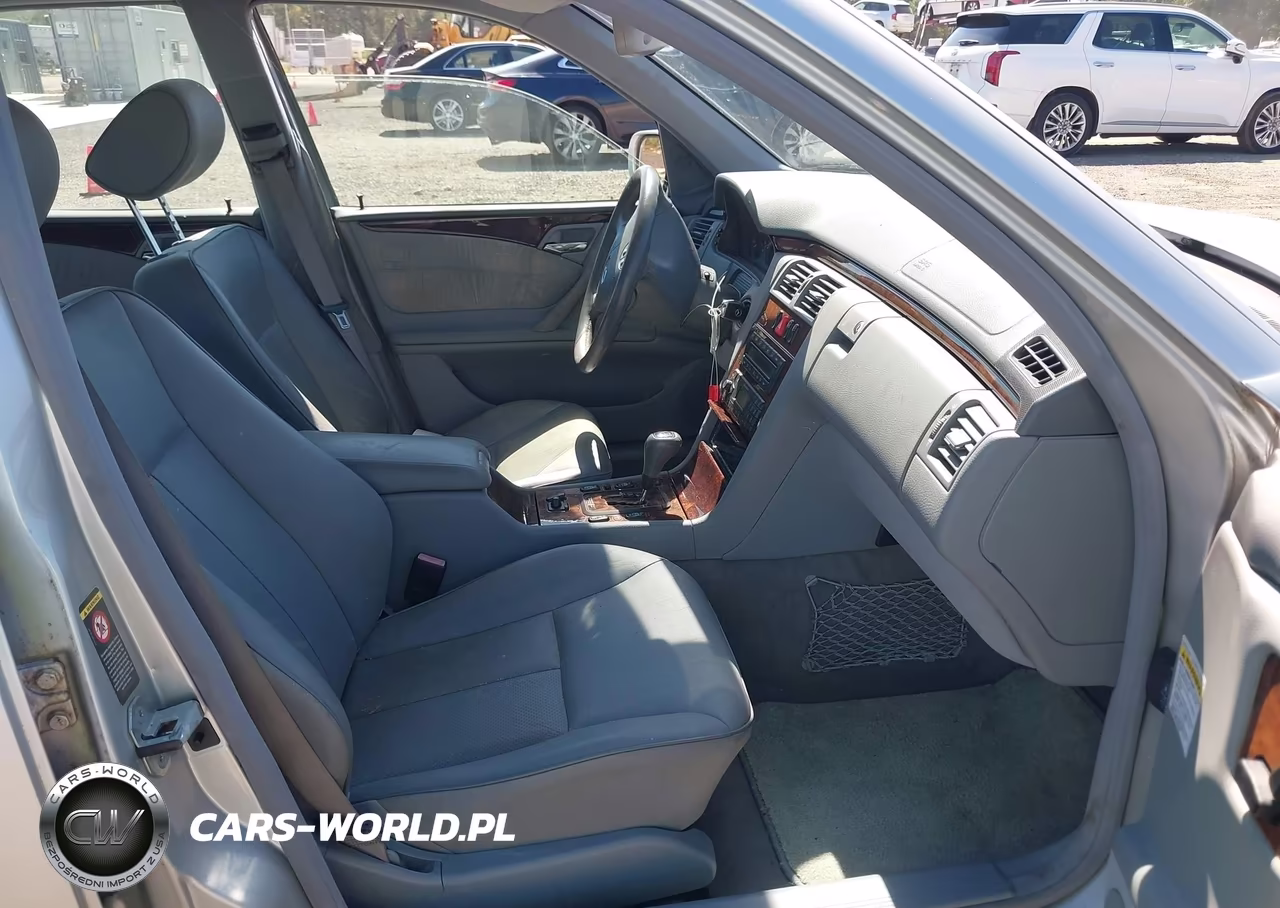 2000 Mercedes-Benz E 320 VIN:WDBJF65J5YB111407 - 5