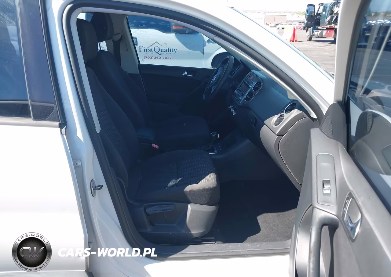 2011 Volkswagen Tiguan S VIN:WVGAV7AX6BW524629 - 5