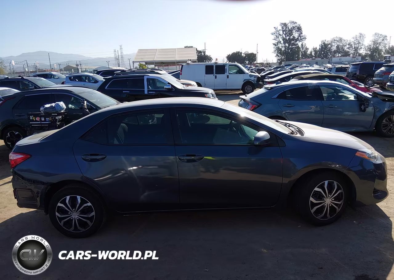 2018 Toyota Corolla Le VIN:2T1BURHE0JC052687 - 14