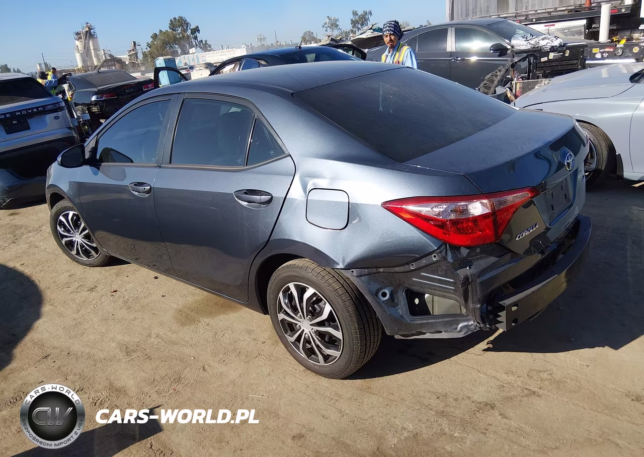 2018 Toyota Corolla Le VIN:2T1BURHE0JC052687 - 3