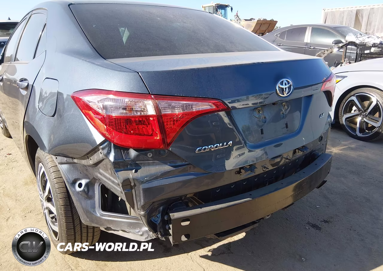 2018 Toyota Corolla Le VIN:2T1BURHE0JC052687 - 6