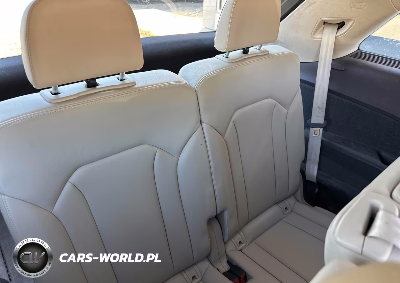 2019 Audi Q7 55 Premium VIN:WA1LAAF75KD033425 - 6