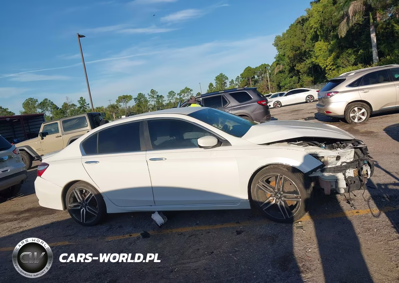 2017 Honda Accord Sport VIN:1HGCR2F5XHA051871 - 13