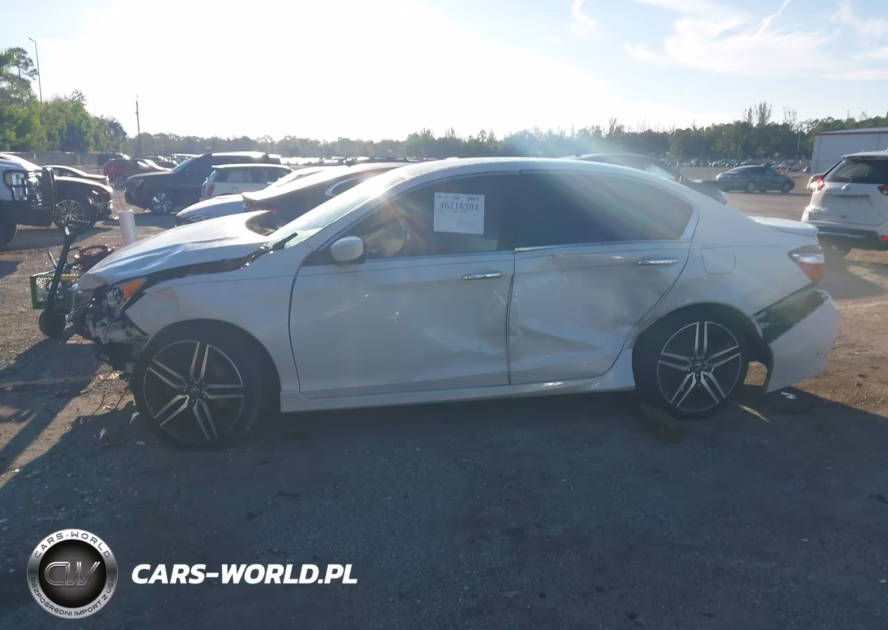 2017 Honda Accord Sport VIN:1HGCR2F5XHA051871 - 14