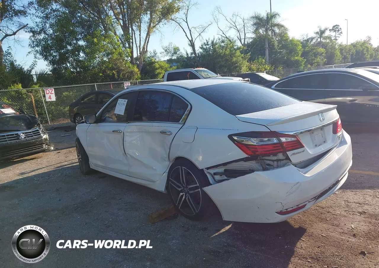 2017 Honda Accord Sport VIN:1HGCR2F5XHA051871 - 3