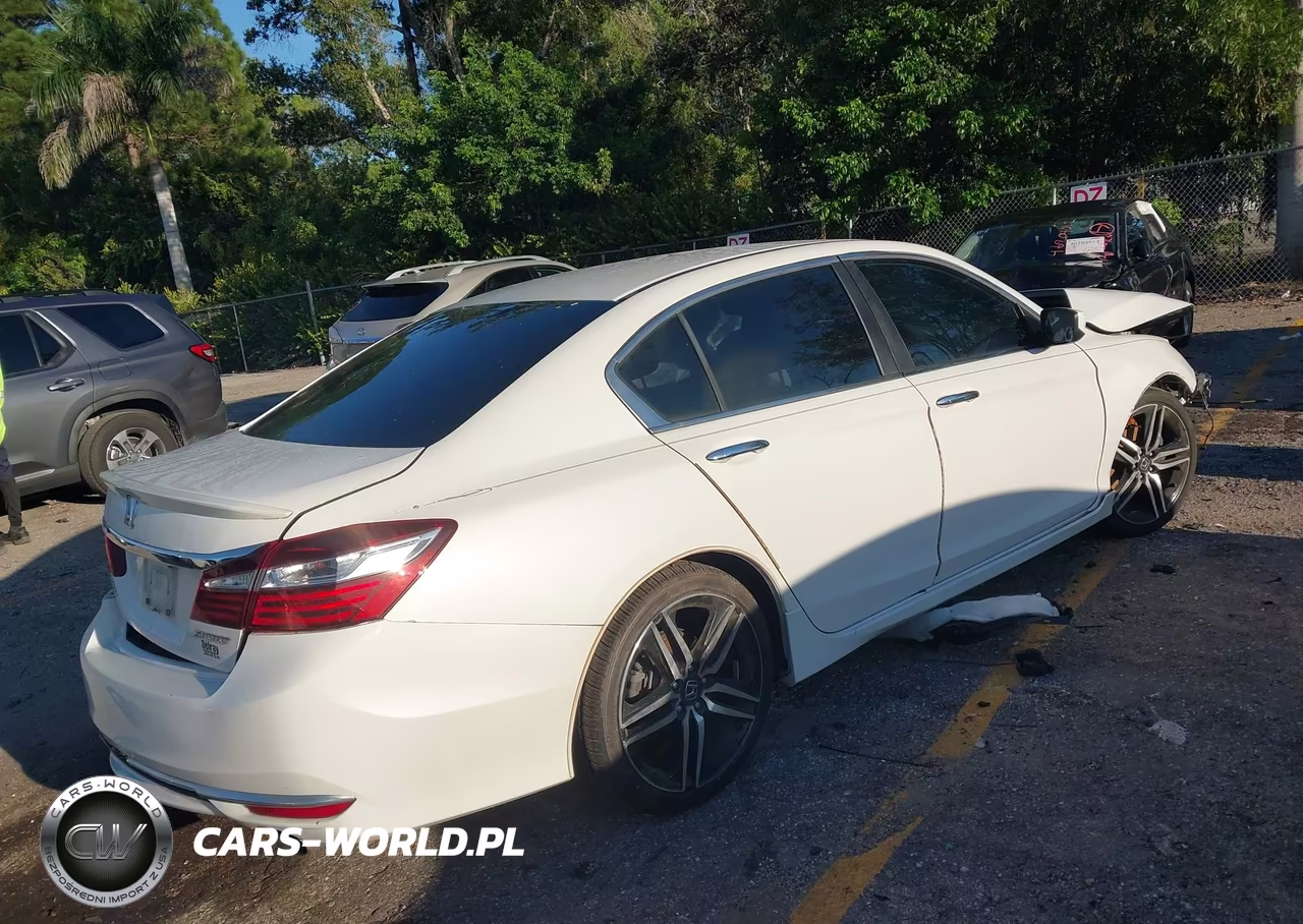 2017 Honda Accord Sport VIN:1HGCR2F5XHA051871 - 4