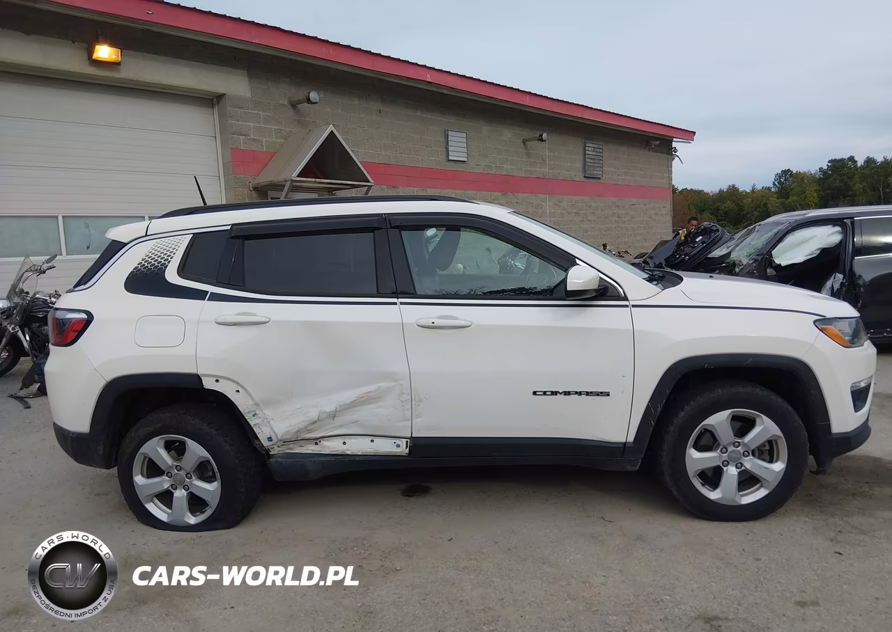 2018 Jeep Compass Latitude 4X4 VIN:3C4NJDBB8JT492452 - 13