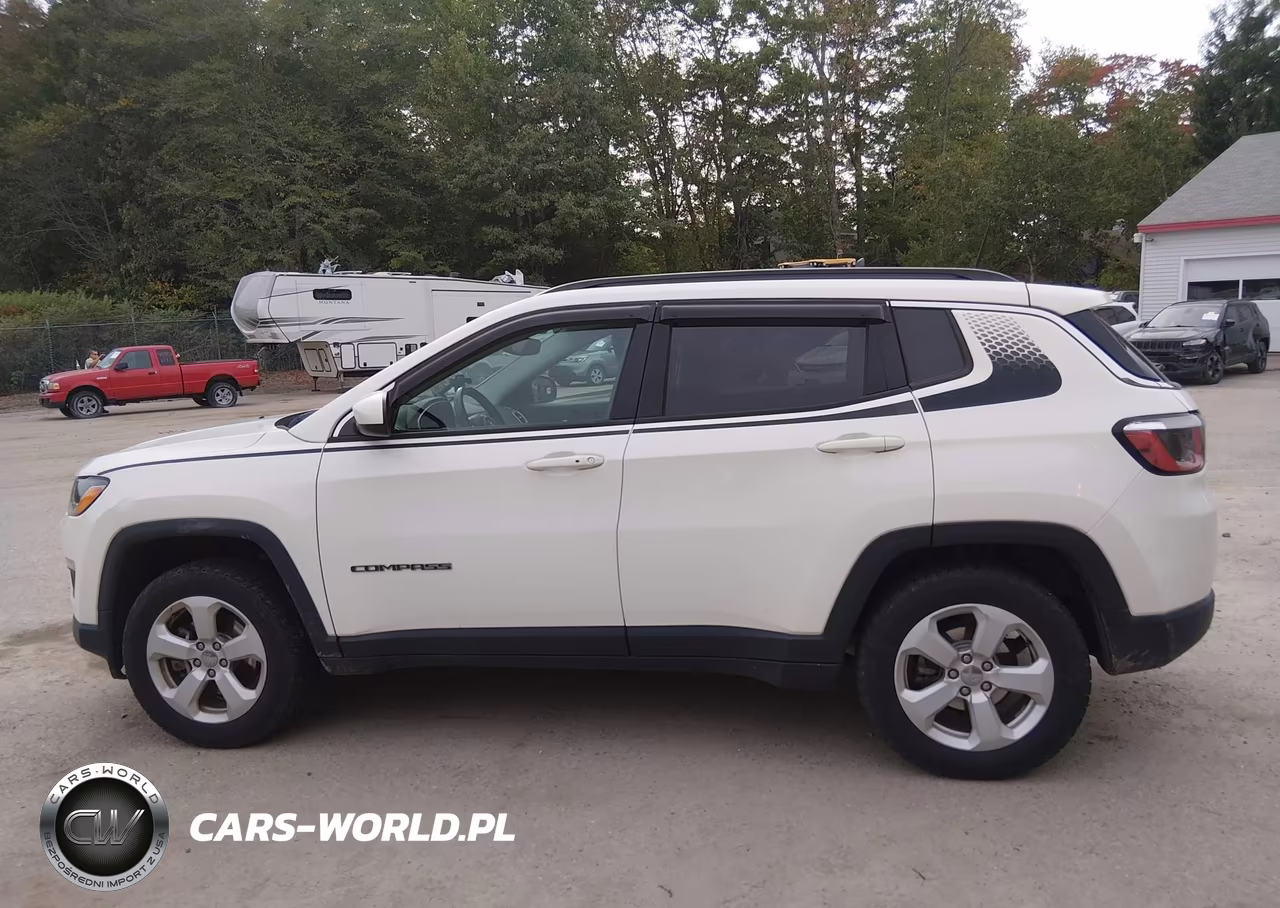 2018 Jeep Compass Latitude 4X4 VIN:3C4NJDBB8JT492452 - 14
