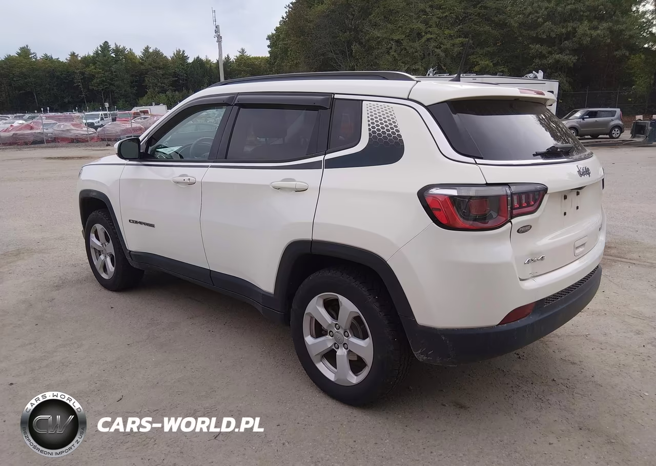 2018 Jeep Compass Latitude 4X4 VIN:3C4NJDBB8JT492452 - 3