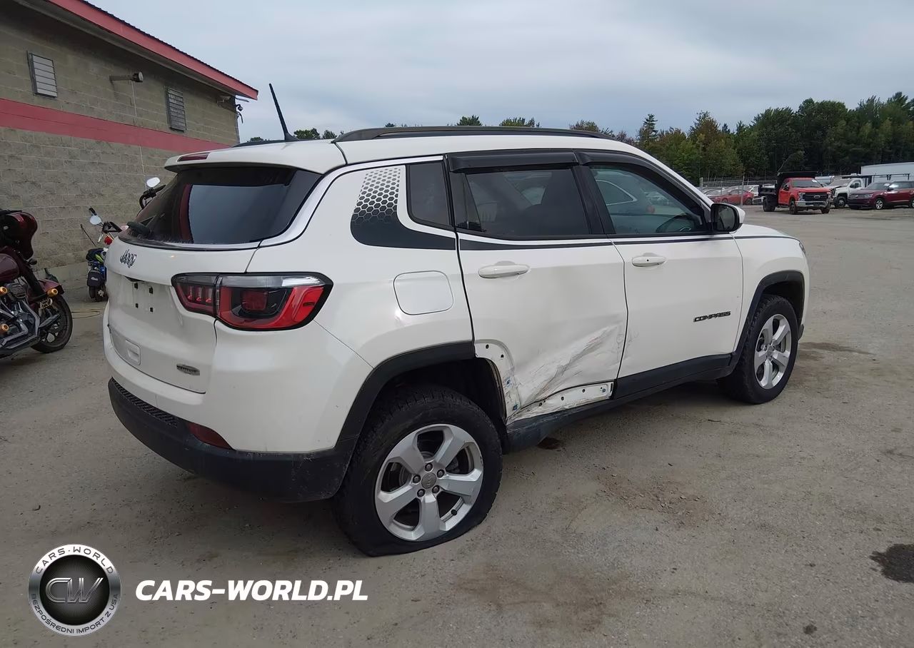 2018 Jeep Compass Latitude 4X4 VIN:3C4NJDBB8JT492452 - 4