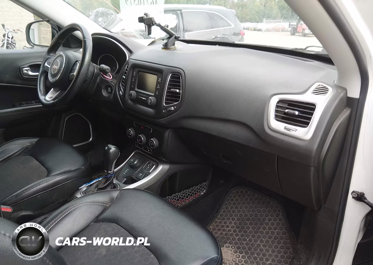 2018 Jeep Compass Latitude 4X4 VIN:3C4NJDBB8JT492452 - 5