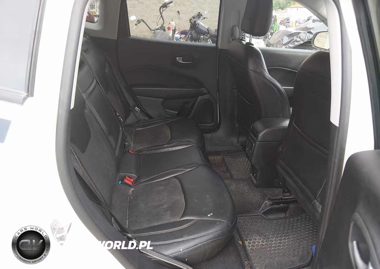 2018 Jeep Compass Latitude 4X4 VIN:3C4NJDBB8JT492452 - 8