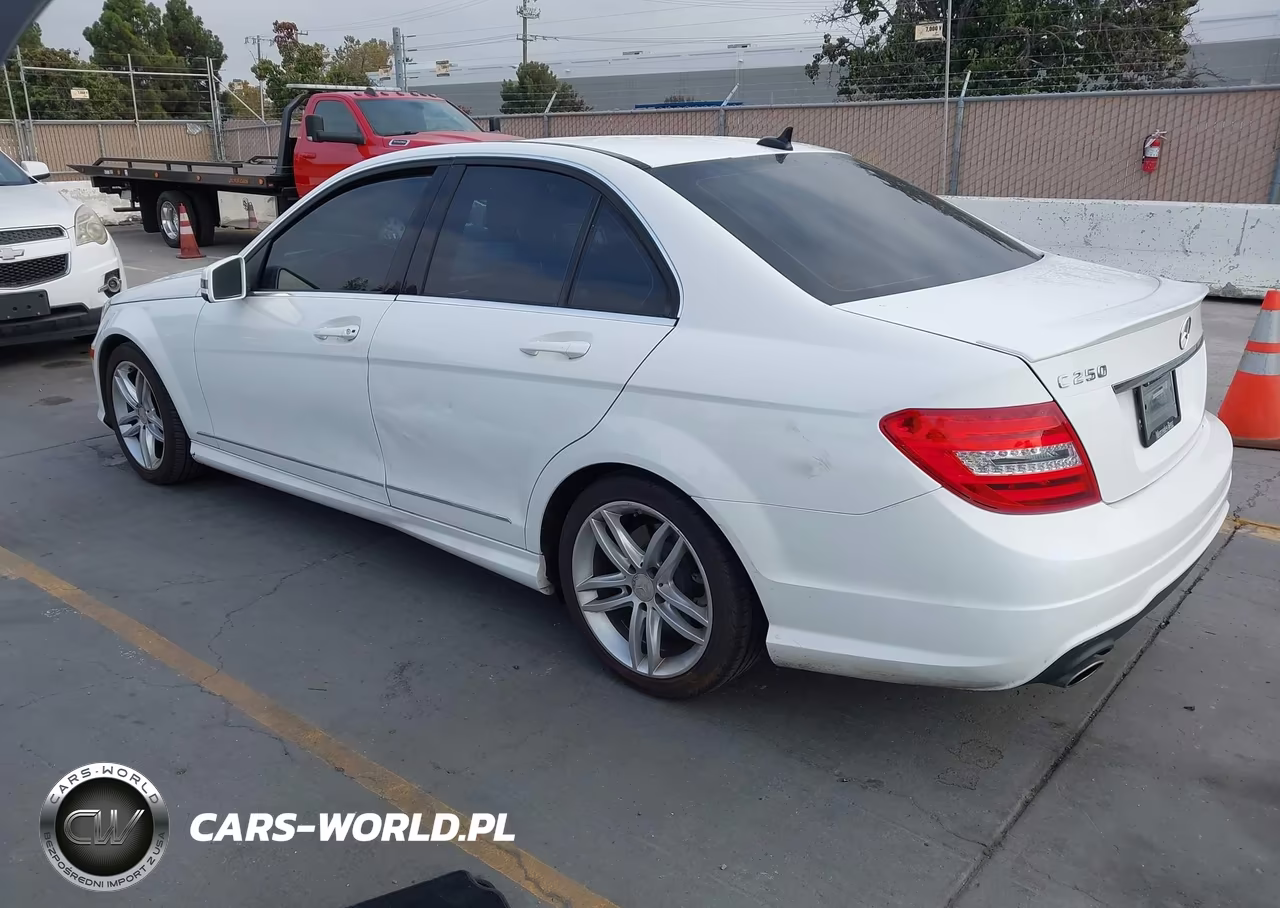 2014 Mercedes-Benz C 250 Sport VIN:WDDGF4HB9EG199547 - 3