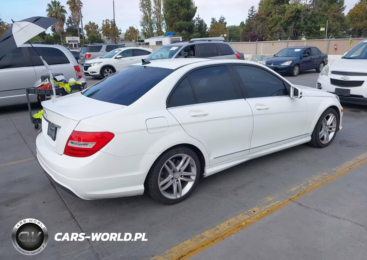 2014 Mercedes-Benz C 250 Sport VIN:WDDGF4HB9EG199547 - 4