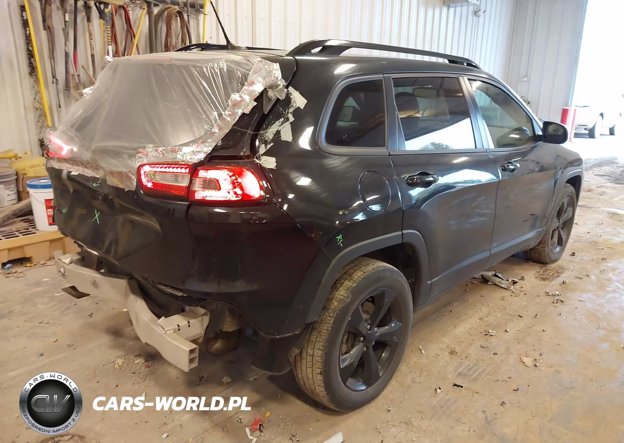 2015 Jeep Cherokee Latitude Altitude VIN:1C4PJMCB6FW750105 - 4