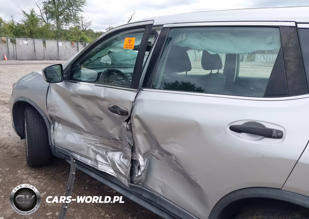2018 Nissan Rogue S VIN:KNMAT2MV3JP532722 - 18