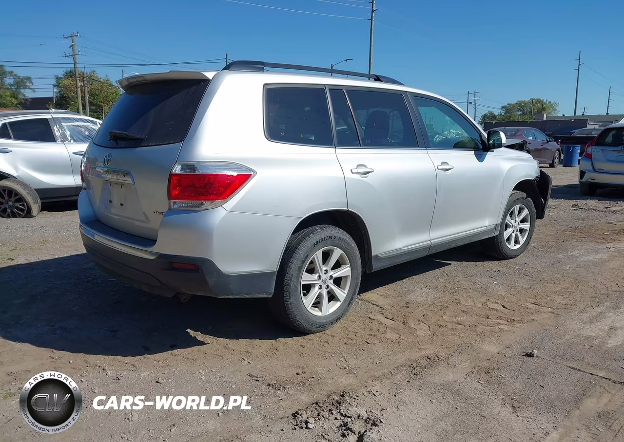 2013 Toyota Highlander Base Plus V6 VIN:5TDBK3EH1DS238994 - 4