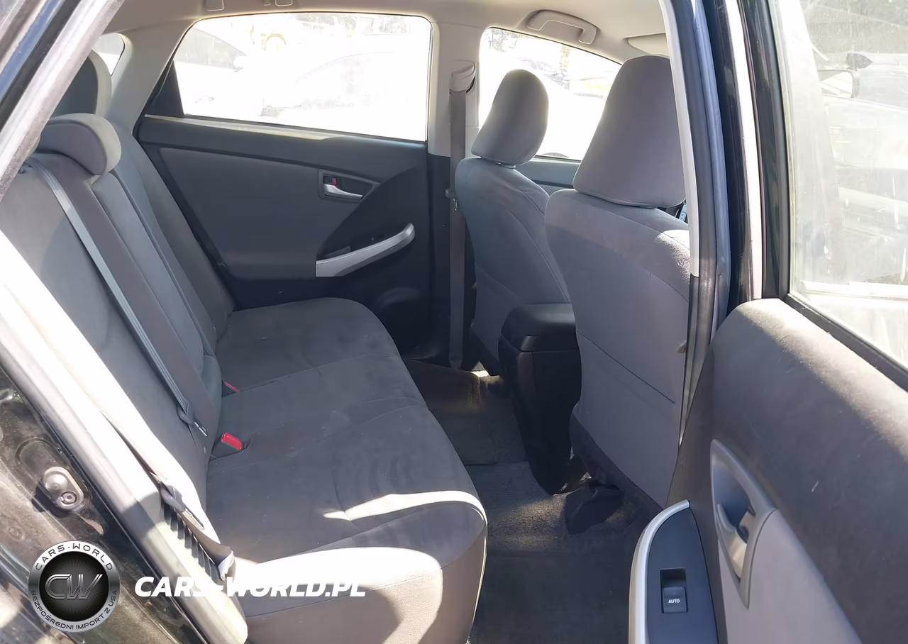 2015 Toyota Prius Two VIN:JTDKN3DU3F0482769 - 8