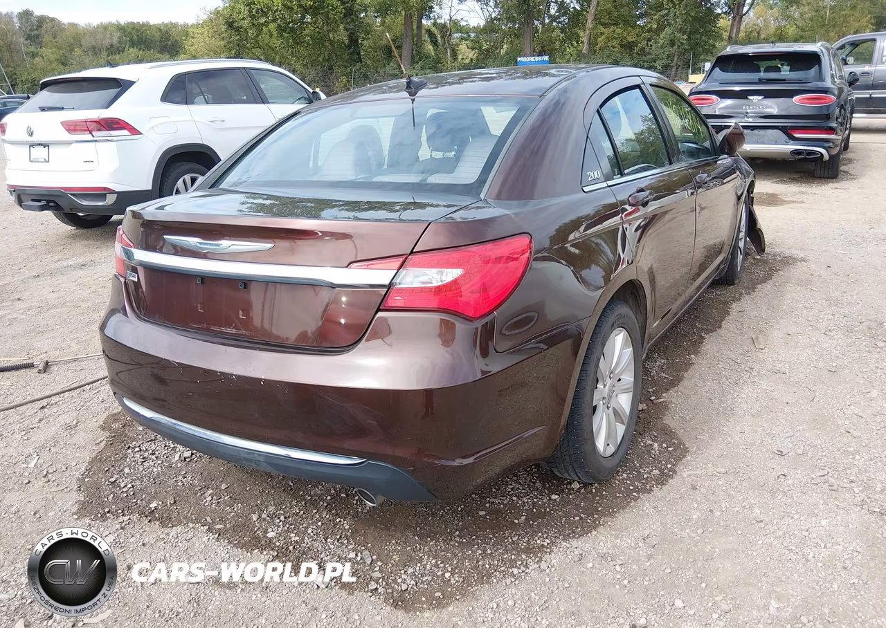 2013 Chrysler 200 Touring VIN:1C3CCBBG1DN532011 - 4