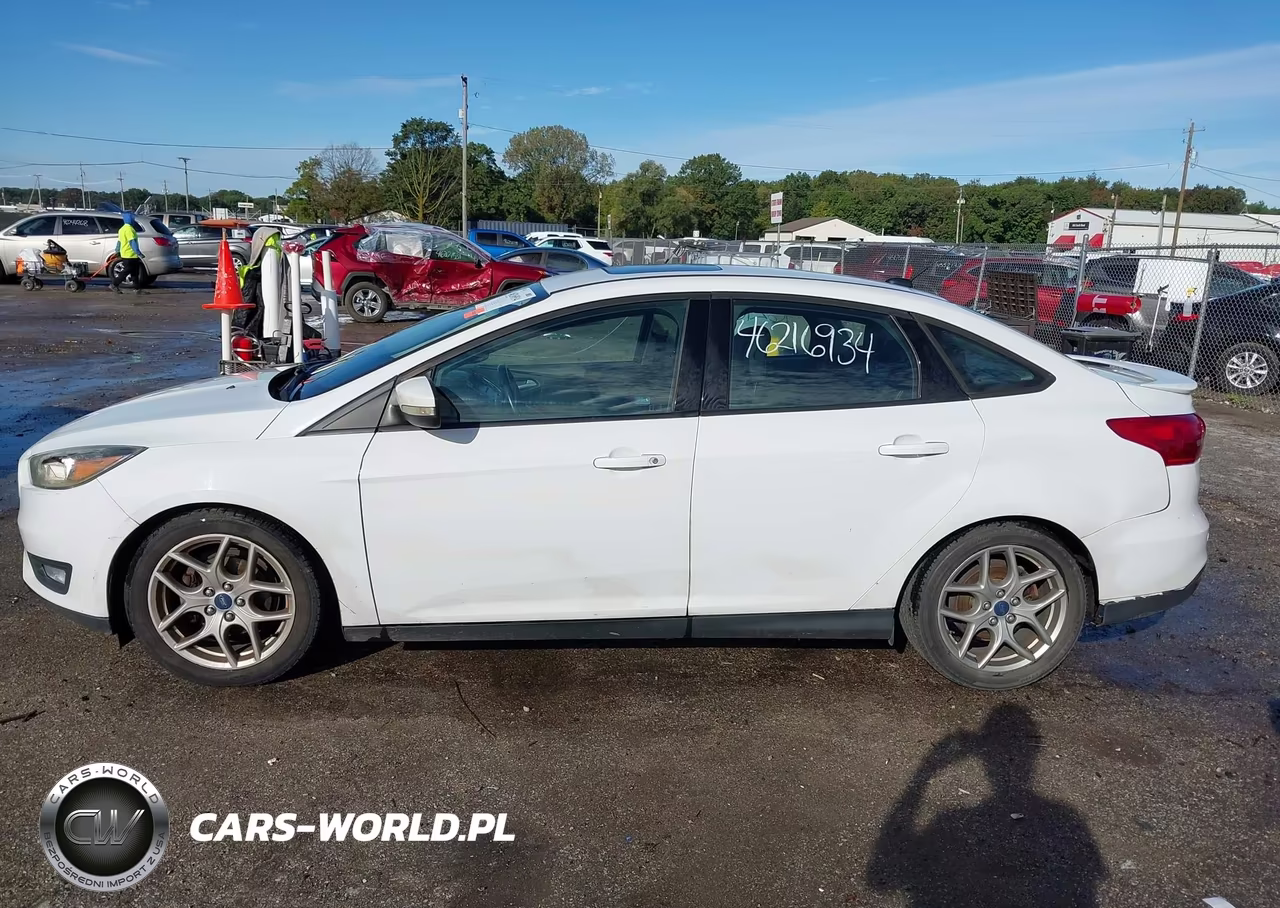 2015 Ford Focus Se VIN:1FADP3F20FL305325 - 14
