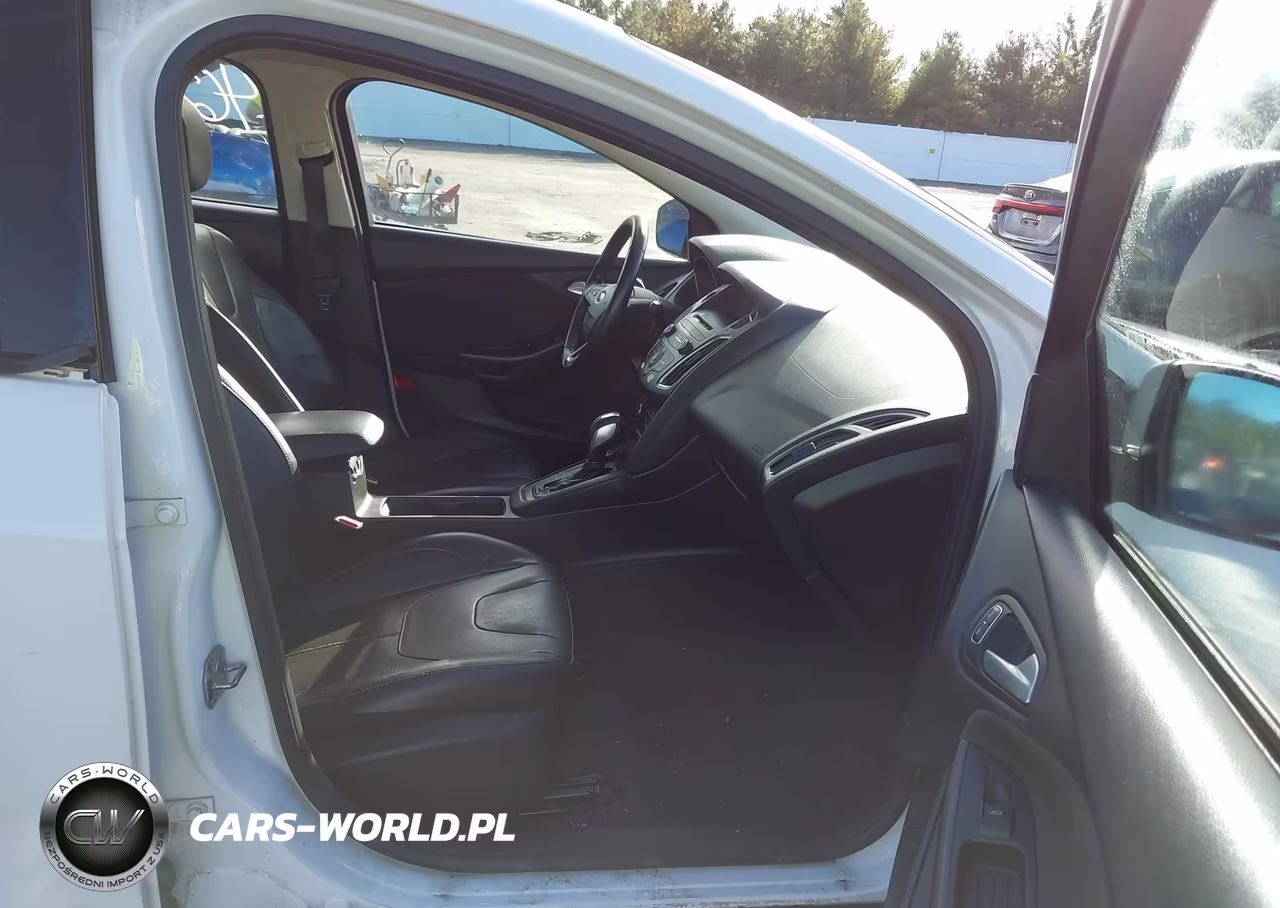 2015 Ford Focus Se VIN:1FADP3F20FL305325 - 5