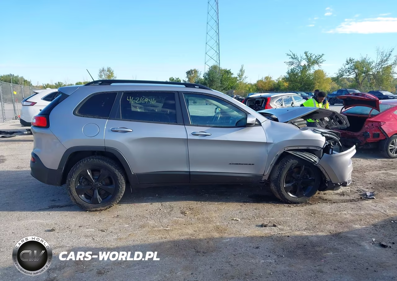 2018 Jeep Cherokee Latitude 4X4 VIN:1C4PJMCB4JD576037 - 13