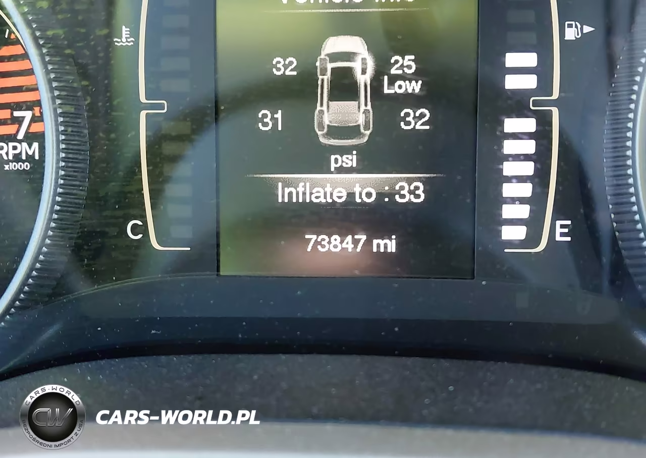 2018 Jeep Cherokee Latitude 4X4 VIN:1C4PJMCB4JD576037 - 15