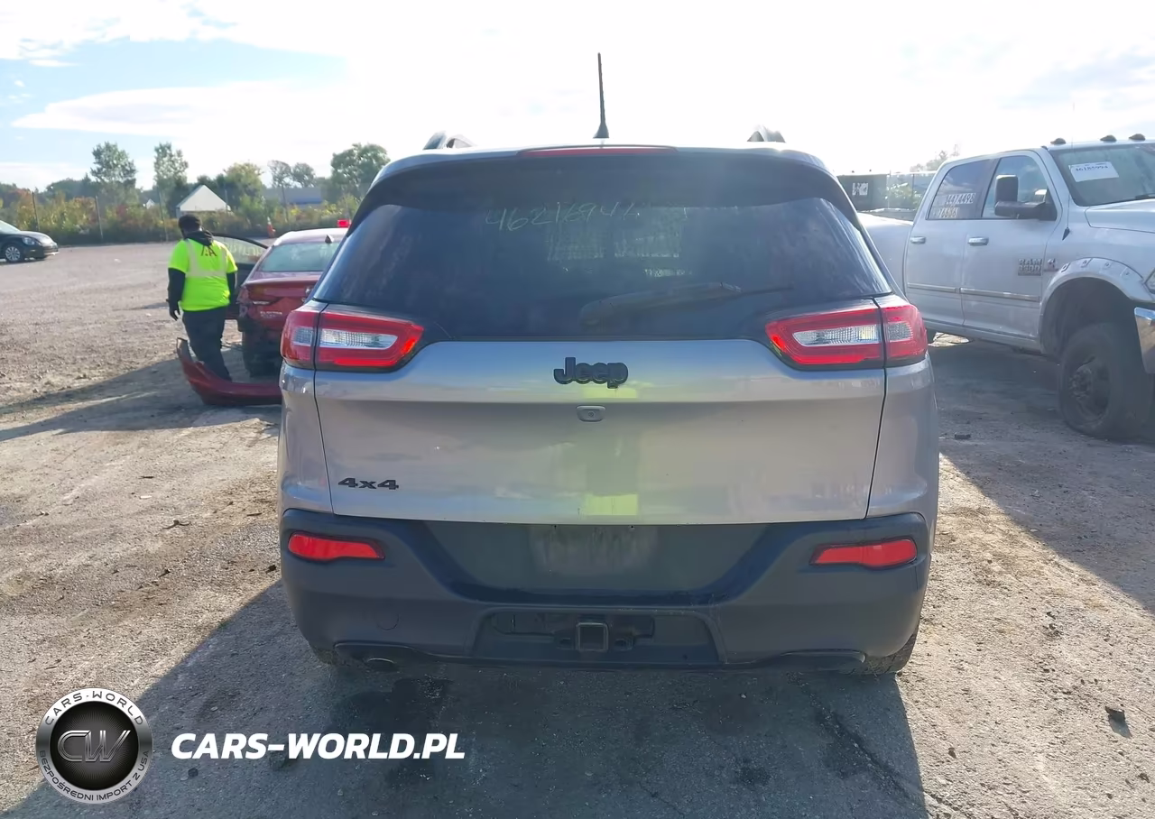 2018 Jeep Cherokee Latitude 4X4 VIN:1C4PJMCB4JD576037 - 16