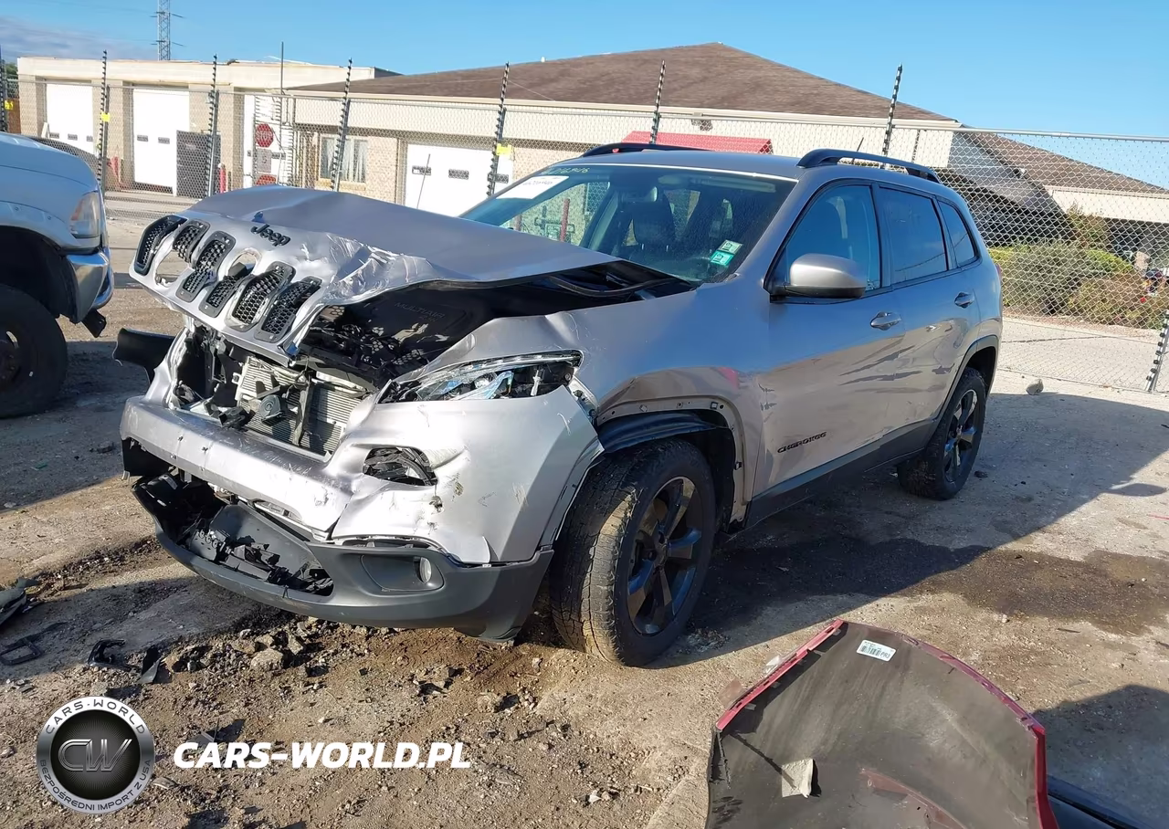 2018 Jeep Cherokee Latitude 4X4 VIN:1C4PJMCB4JD576037 - 2