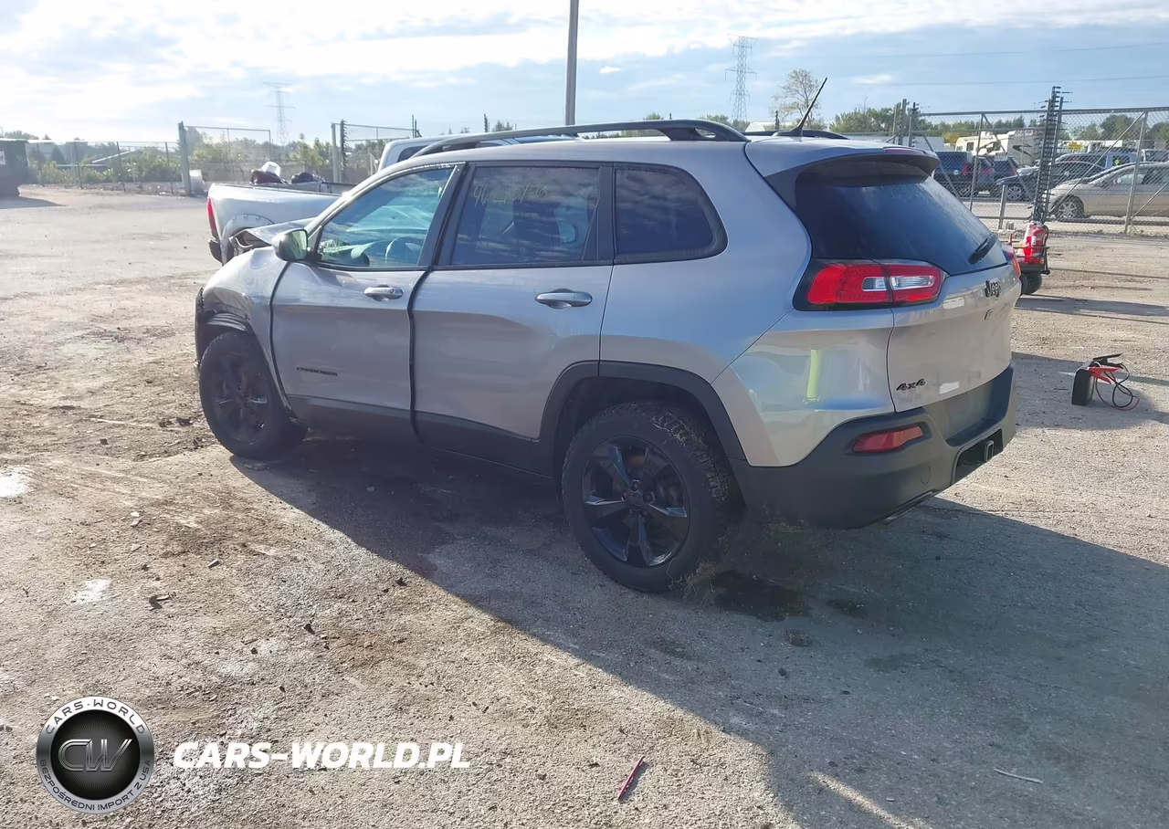 2018 Jeep Cherokee Latitude 4X4 VIN:1C4PJMCB4JD576037 - 3