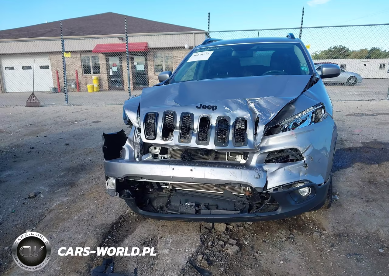 2018 Jeep Cherokee Latitude 4X4 VIN:1C4PJMCB4JD576037 - 6