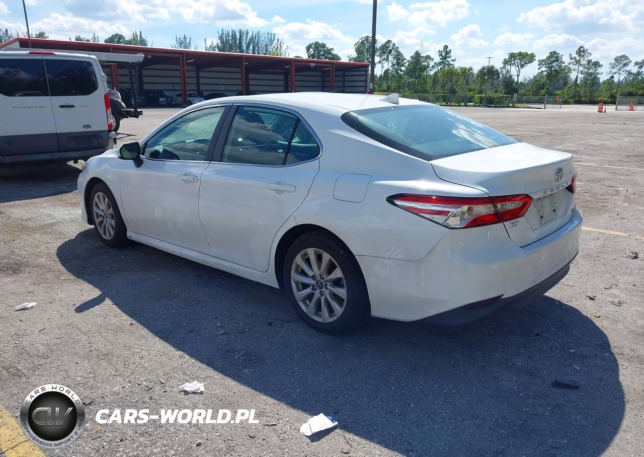 2020 Toyota Camry Le VIN:4T1C11AK4LU907049 - 3