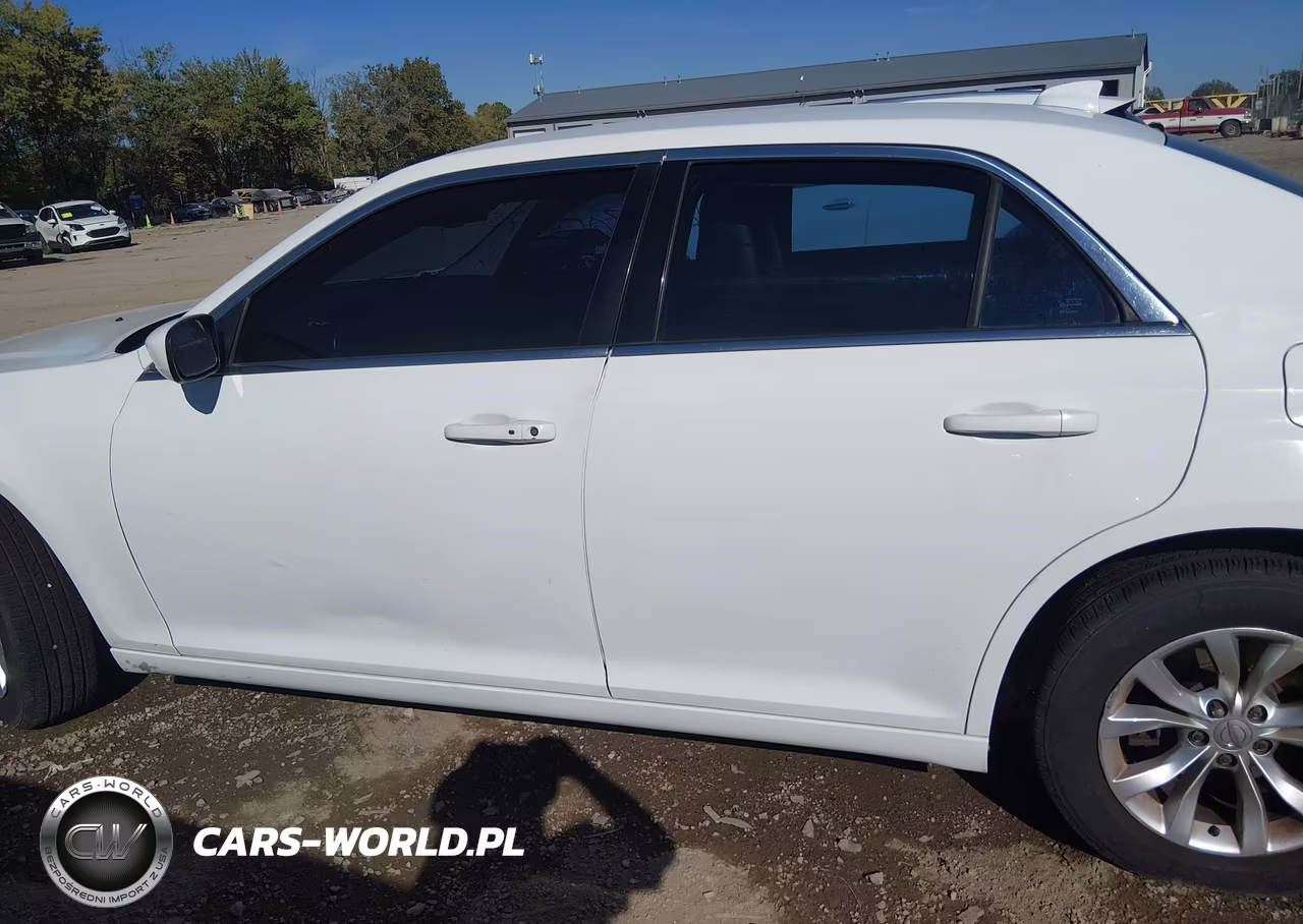 2015 Chrysler 300 Limited VIN:2C3CCAAG9FH807146 - 15
