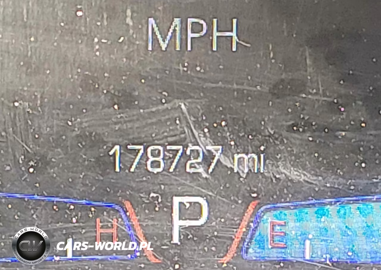 2015 Chrysler 300 Limited VIN:2C3CCAAG9FH807146 - 16