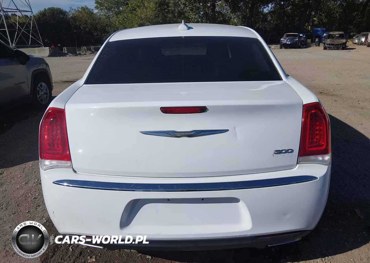 2015 Chrysler 300 Limited VIN:2C3CCAAG9FH807146 - 17