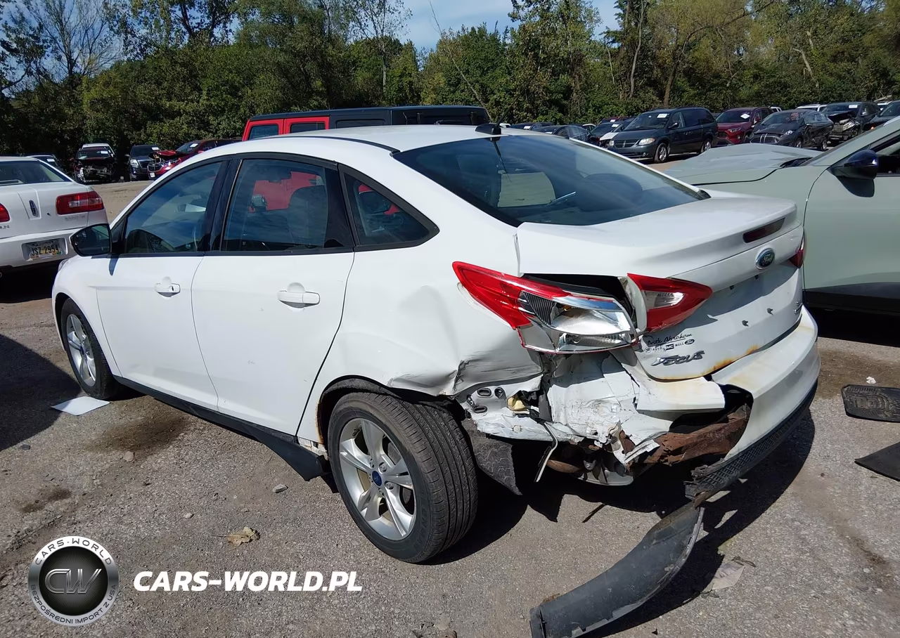 2014 Ford Focus Se VIN:1FADP3F22EL275422 - 3