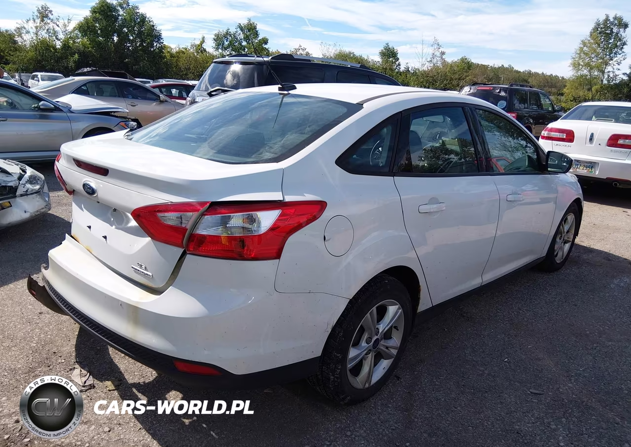 2014 Ford Focus Se VIN:1FADP3F22EL275422 - 4