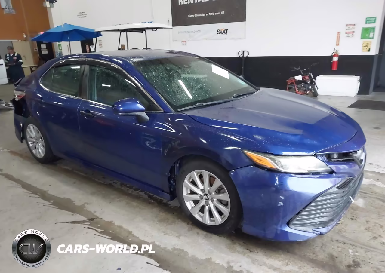 2018 Toyota Camry Le – zdjęcie 1 z 17