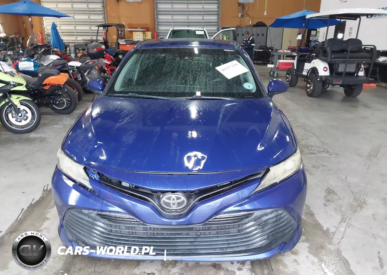 2018 Toyota Camry Le VIN:4T1B11HK2JU563218 - 12