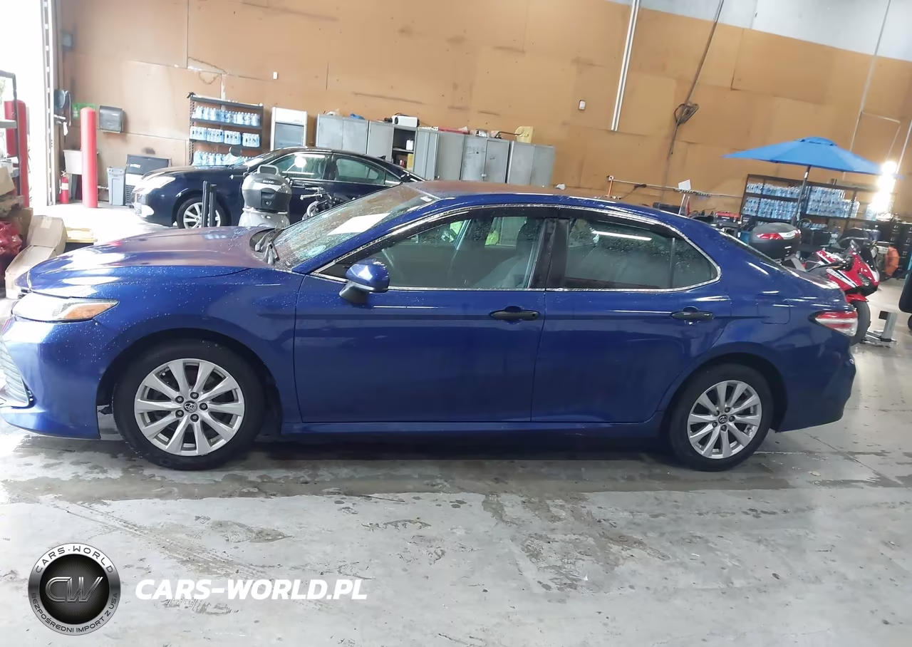 2018 Toyota Camry Le VIN:4T1B11HK2JU563218 - 14