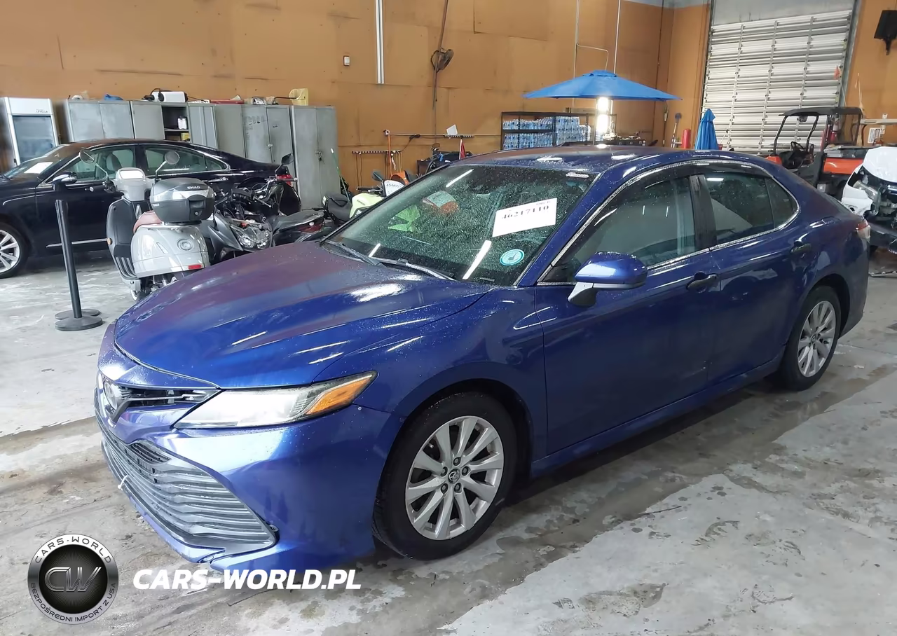 2018 Toyota Camry Le VIN:4T1B11HK2JU563218 - 2